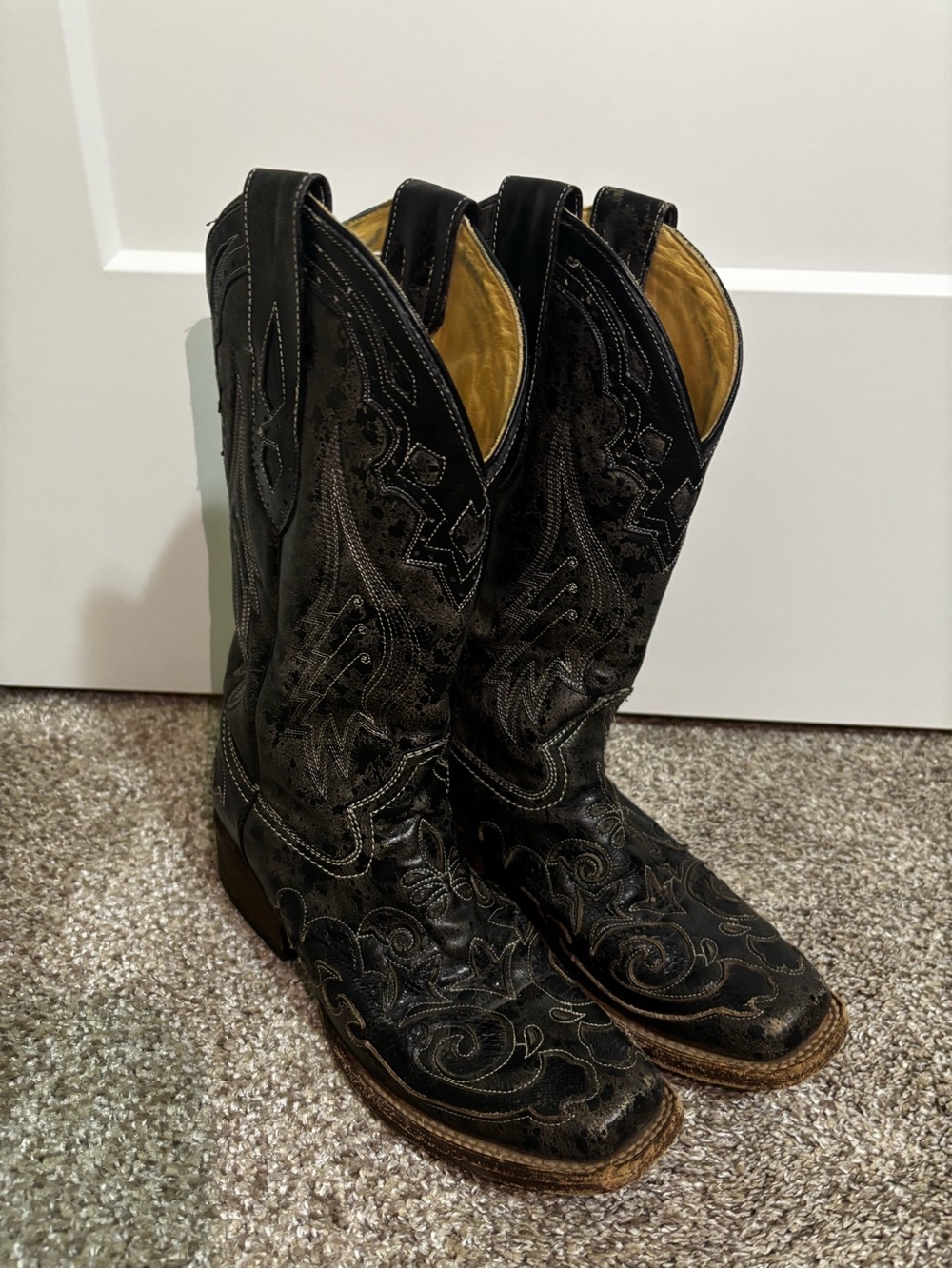 Corral Black Embroidered Western Ankle Boots